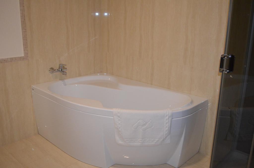 Porto Riva Hotel Zaporizhia Room photo