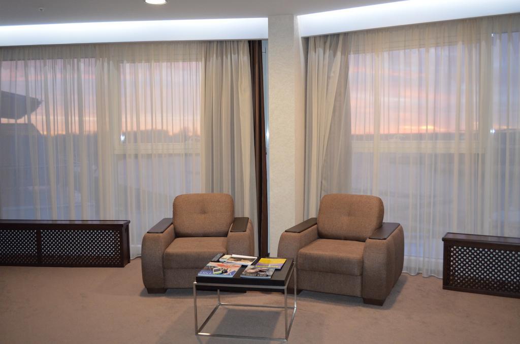Porto Riva Hotel Zaporizhia Room photo